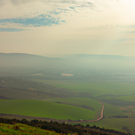 צילום פנורמי עוצר נשימה של נופי צפון ישראל השופעים והגבעות המתגלגלות.